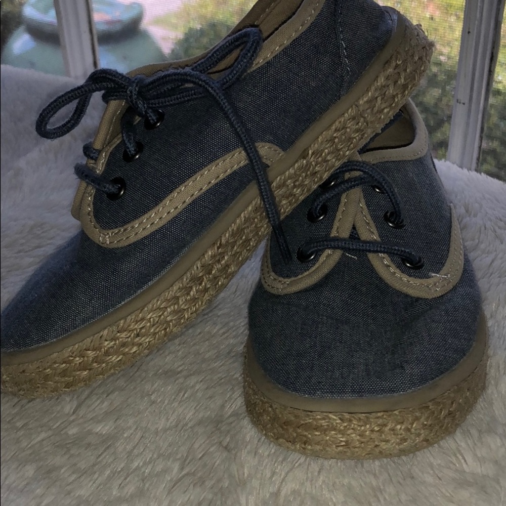 Boys Old Navy Summer Shoes - Picture 3 of 7